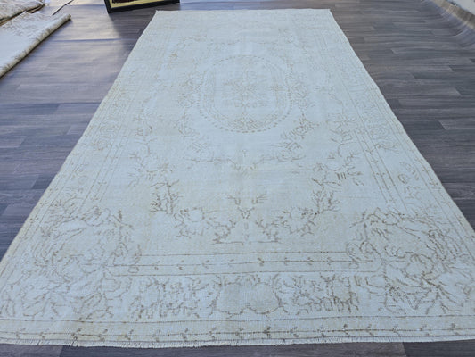 Vintage Rug / 5.50x9.85 feet / Hand Knotted Wool Oushak Rug/ Neutral 6x9 Rug for Bedroom and Nursery Room