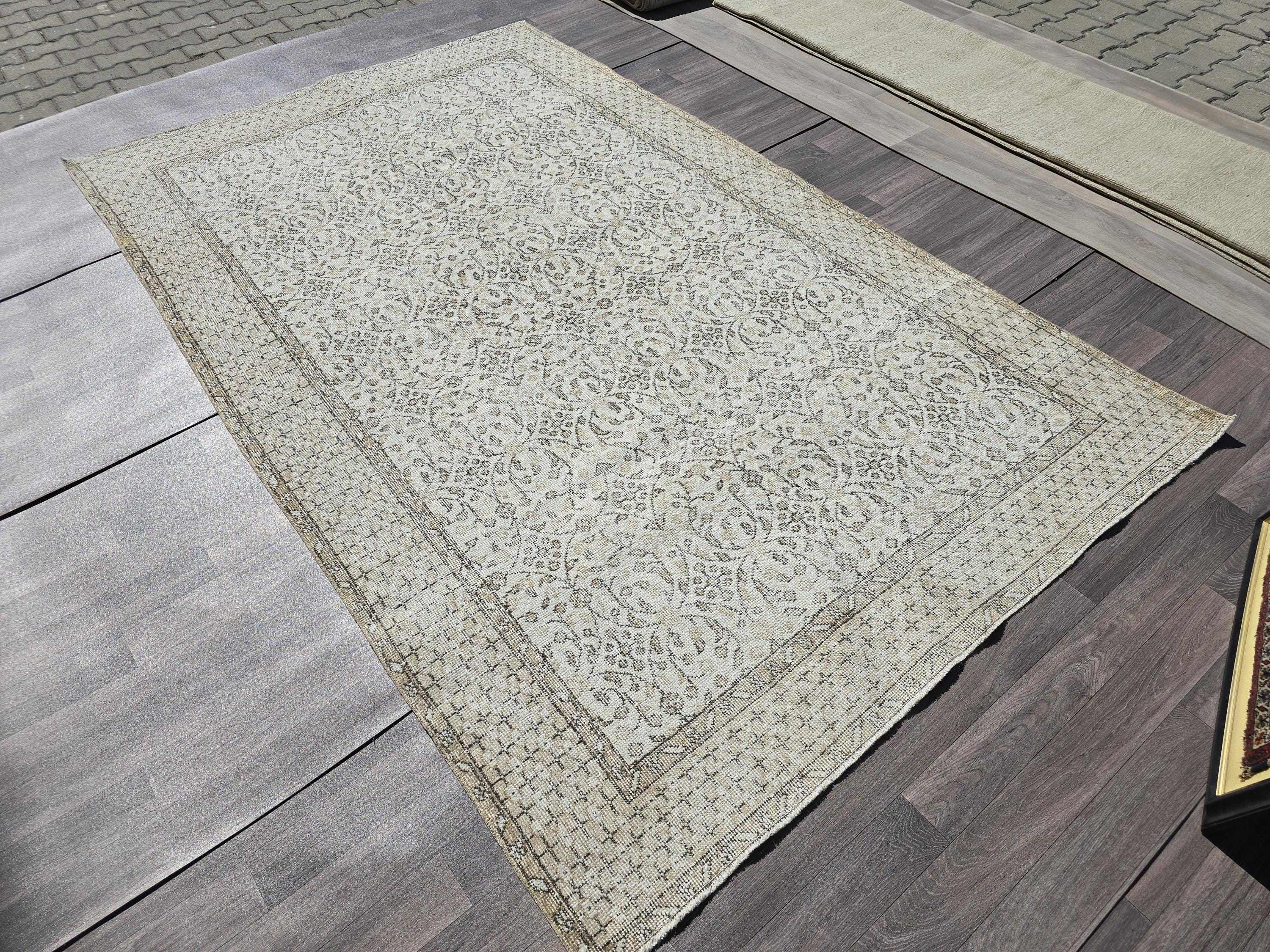 Vintage Turkish Oushak Wool Rug: 5.7x9.4 ft, Hand-Knotted Neutral Area Rug