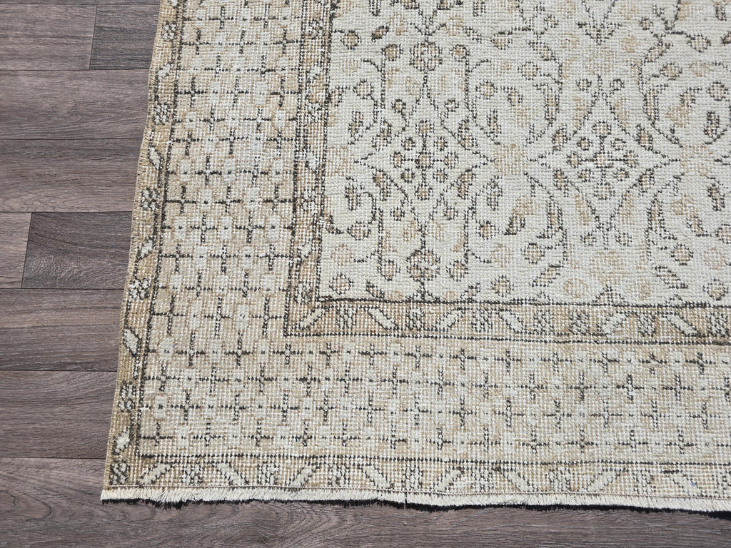 Vintage Turkish Oushak Wool Rug: 5.7x9.4 ft, Hand-Knotted Neutral Area Rug