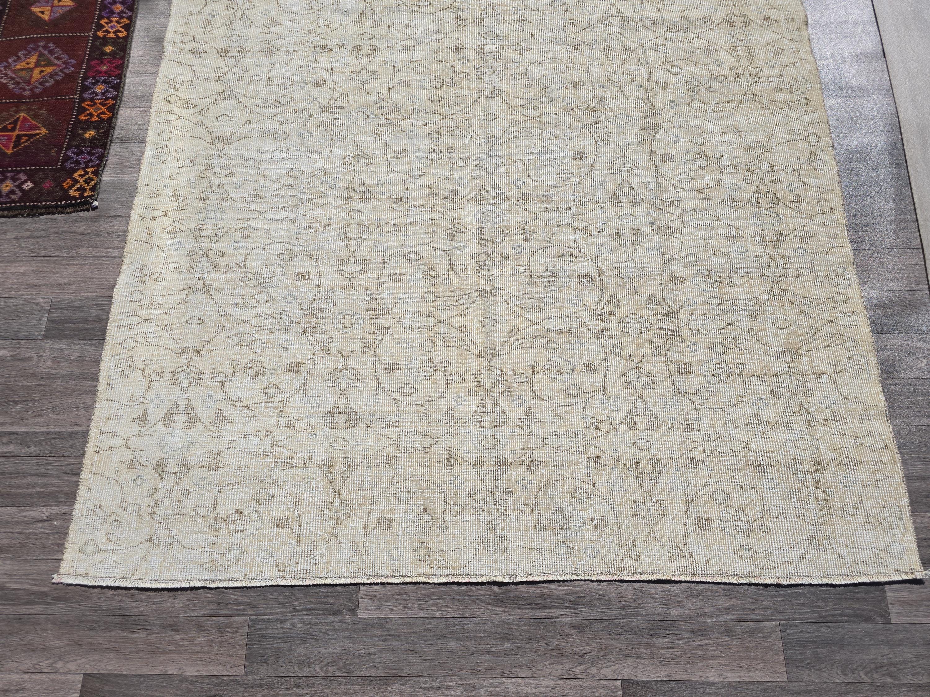 Vintage Hand-Knotted Wool Oushak Rug: 5.40 x 8.75 ft Cream Oriental Carpet