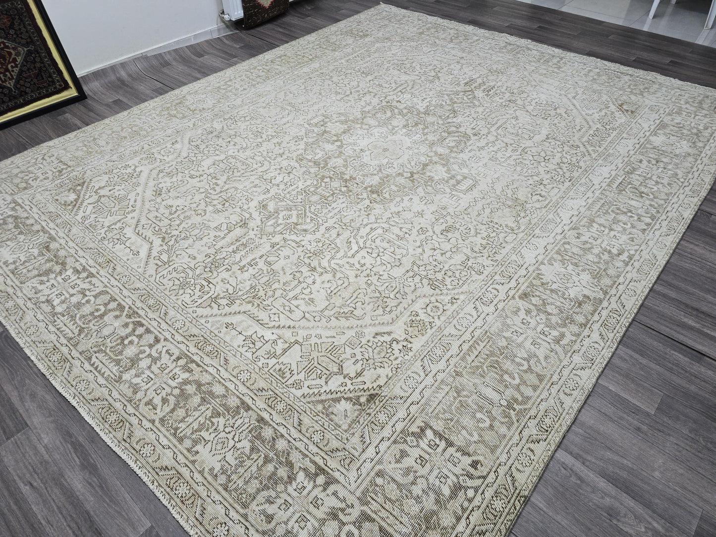Oversize Neutral Heriz Rug 9x12: Hand-Knotted Wool, Beige Tan Geometric Carpet