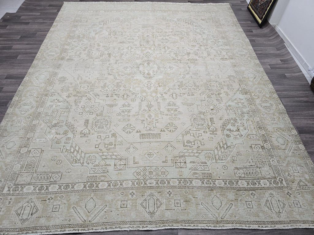 10x12 Handmade Wool Heriz Rug: Vintage Turkish Geometric Area Rug