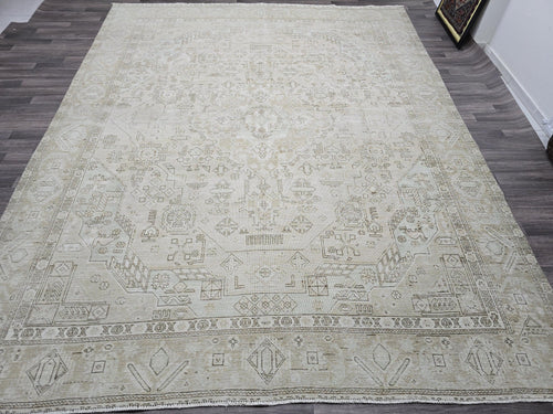 10x12 Handmade Wool Heriz Rug: Vintage Turkish Geometric Area Rug