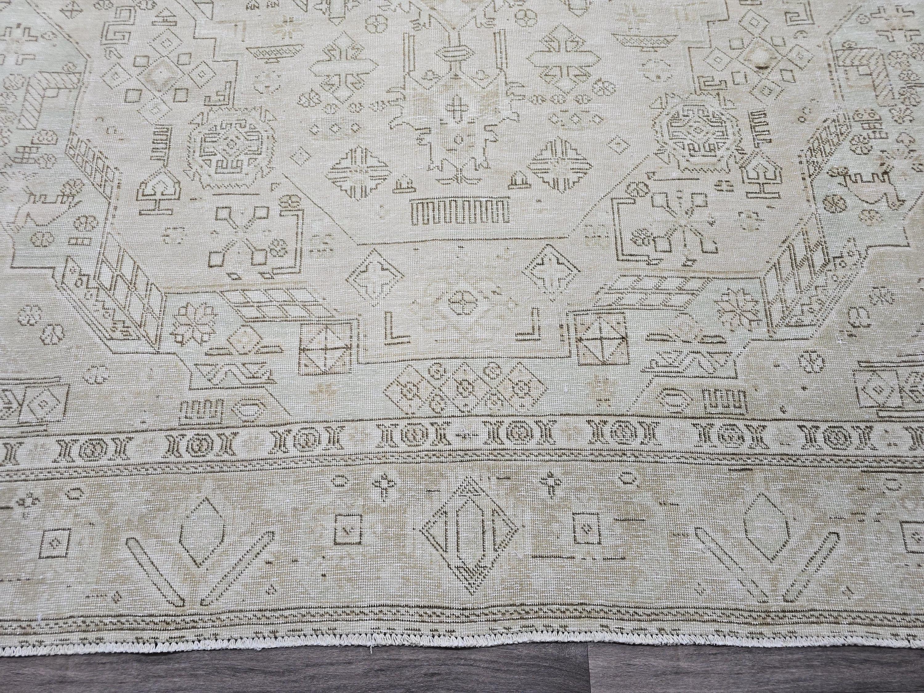 10x12 Handmade Wool Heriz Rug: Vintage Turkish Geometric Area Rug