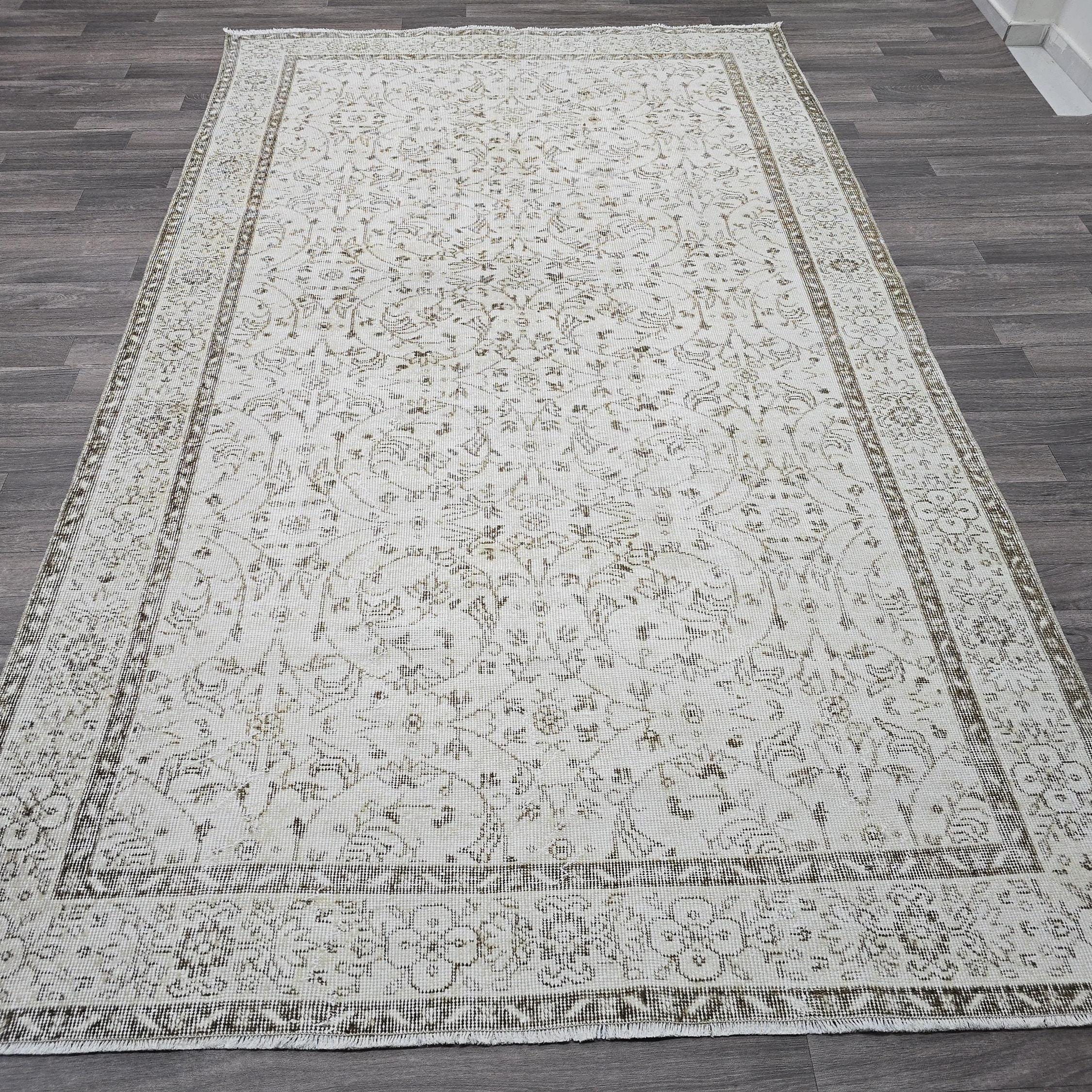 Distressed Floral Vine Rug: Neutral Cream & Beige Vintage Style