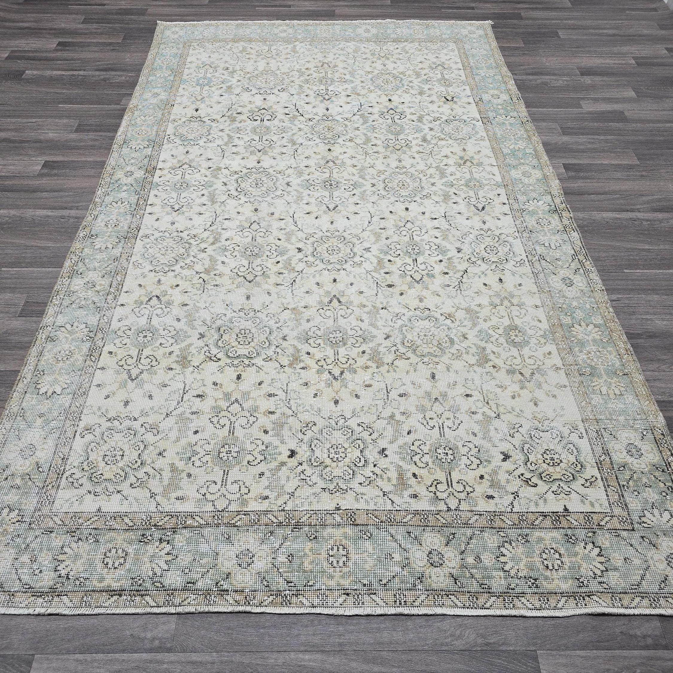 Neutral Oushak Rug: Hand-Knotted Wool Anatolian Area Rug (5.60x9.5 ft)