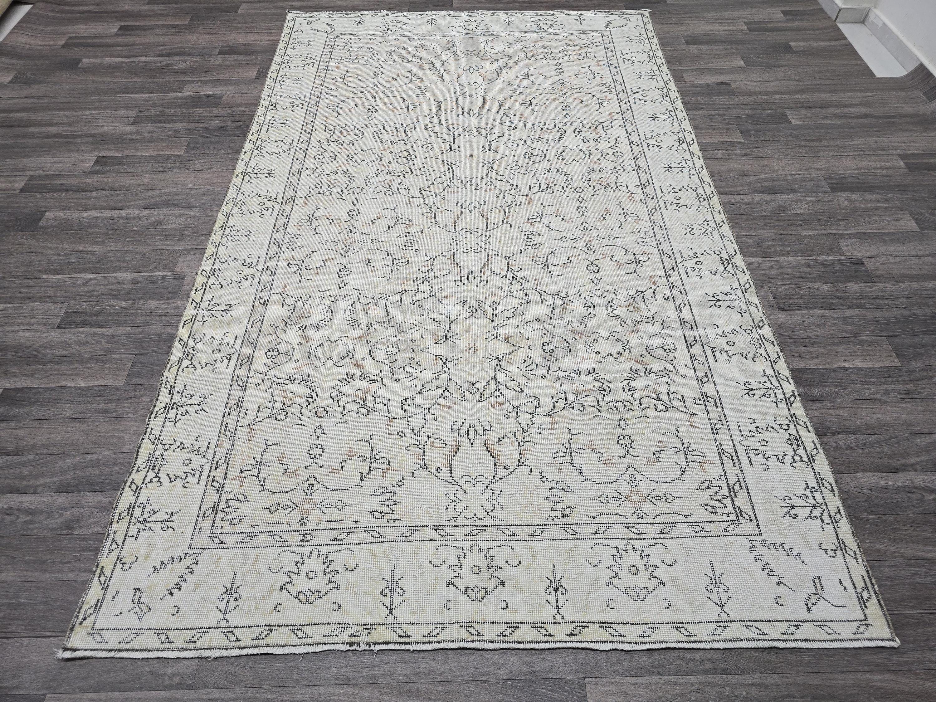 5x9 Vintage Turkish Wool Rug: Hand Knotted Oushak Isparta