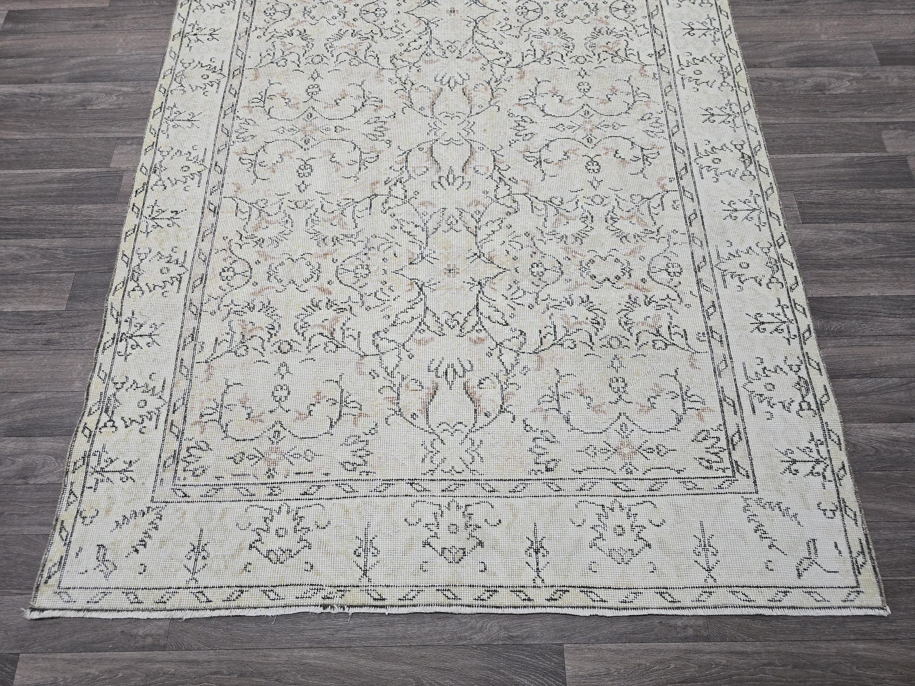 5x9 Vintage Turkish Wool Rug: Hand Knotted Oushak Isparta