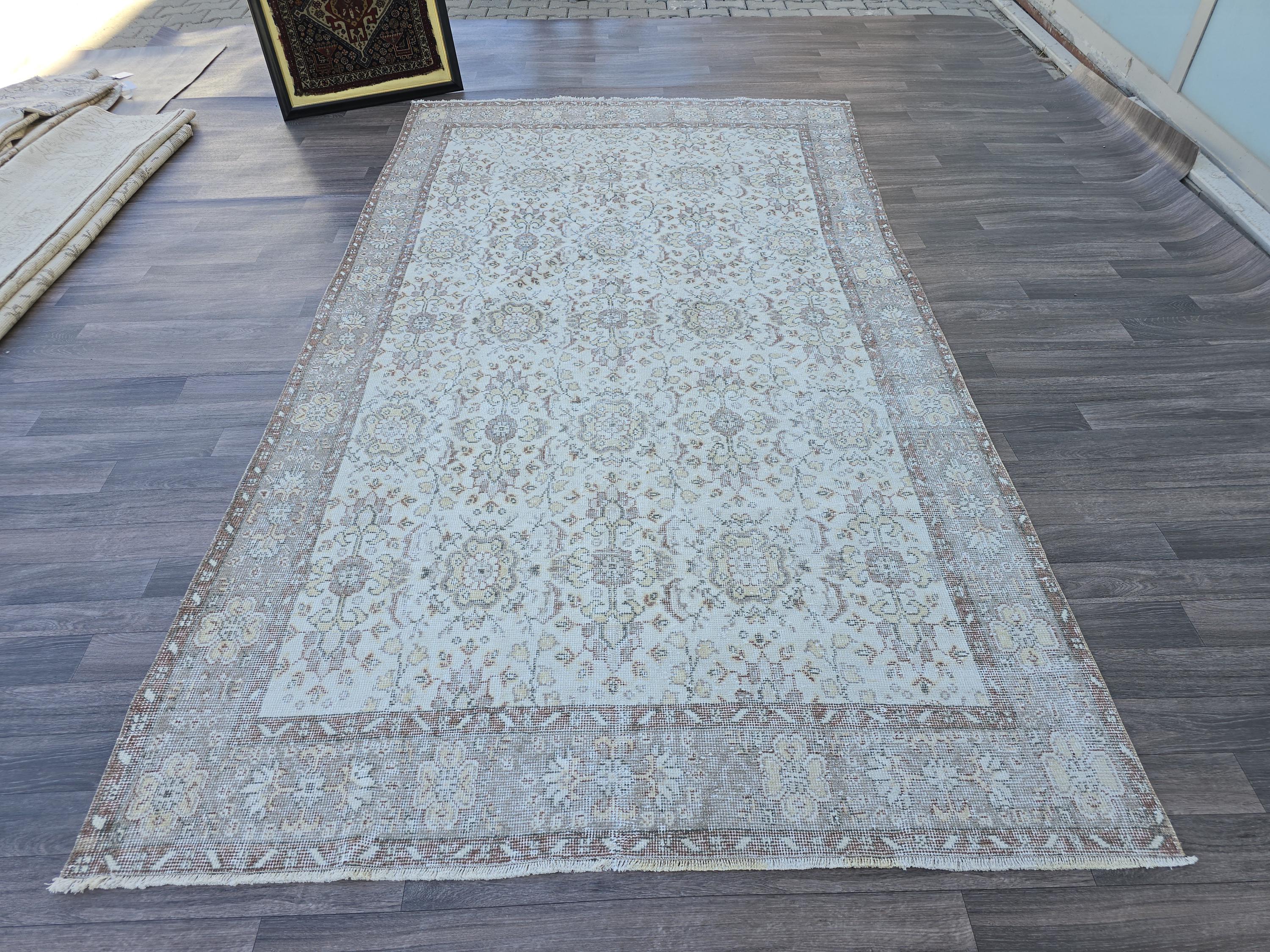 5x10 Hand Knotted Vintage Turkish Oushak Rug: Neutral Wool