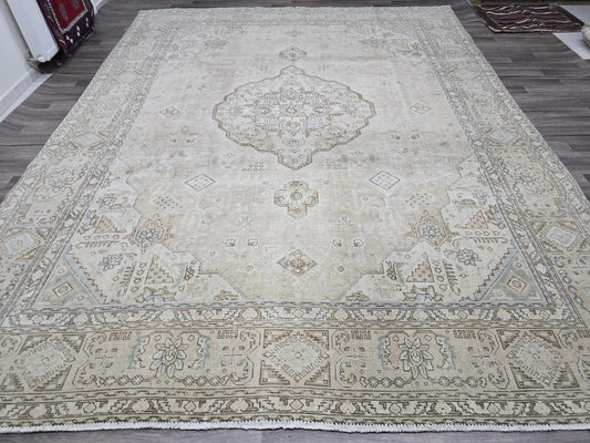 Vintage 9x12 Neutral Area Rug / Distressed Turkish Rug/ Hand Knotted Wool Rug, Large Oushak rug, oversize Bedroom rug, saloon rug