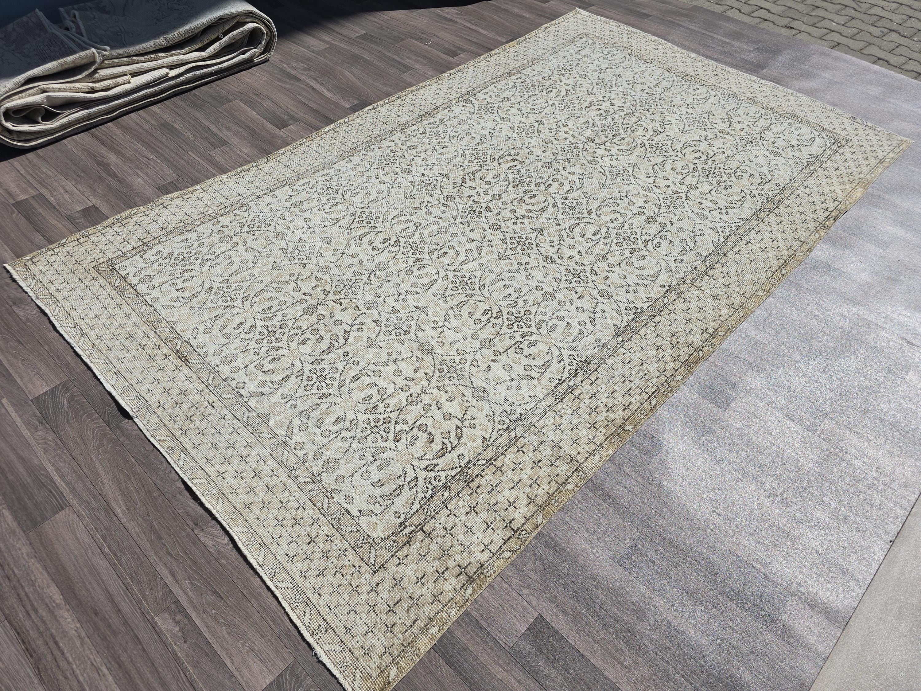 Vintage Turkish Oushak Wool Rug: 5.7x9.4 ft, Hand-Knotted Neutral Area Rug