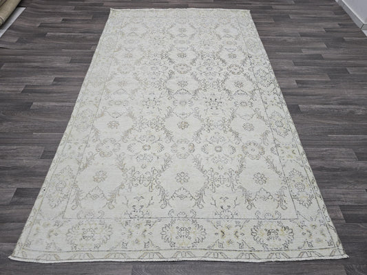 Hand Knotted Vintage Turkish Area Rug – 5.25x8.70 ft | Faded Cream, Distressed Oriental Carpet