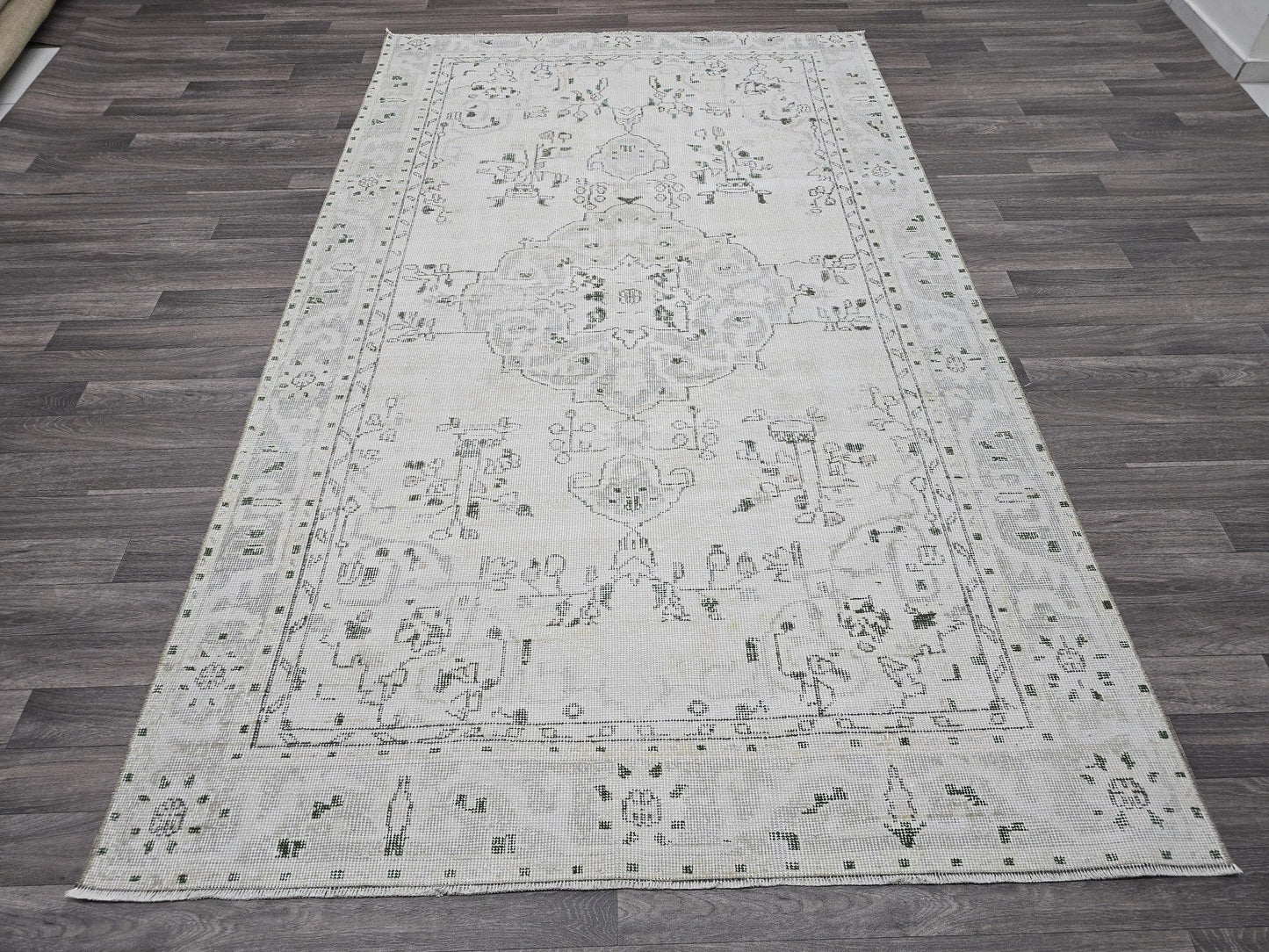 Neutral Vintage Turkish Oushak Rug – 5.30x8.50 ft | Cream Wool Area Rug for Under Bed, Nursery, or Dining Room