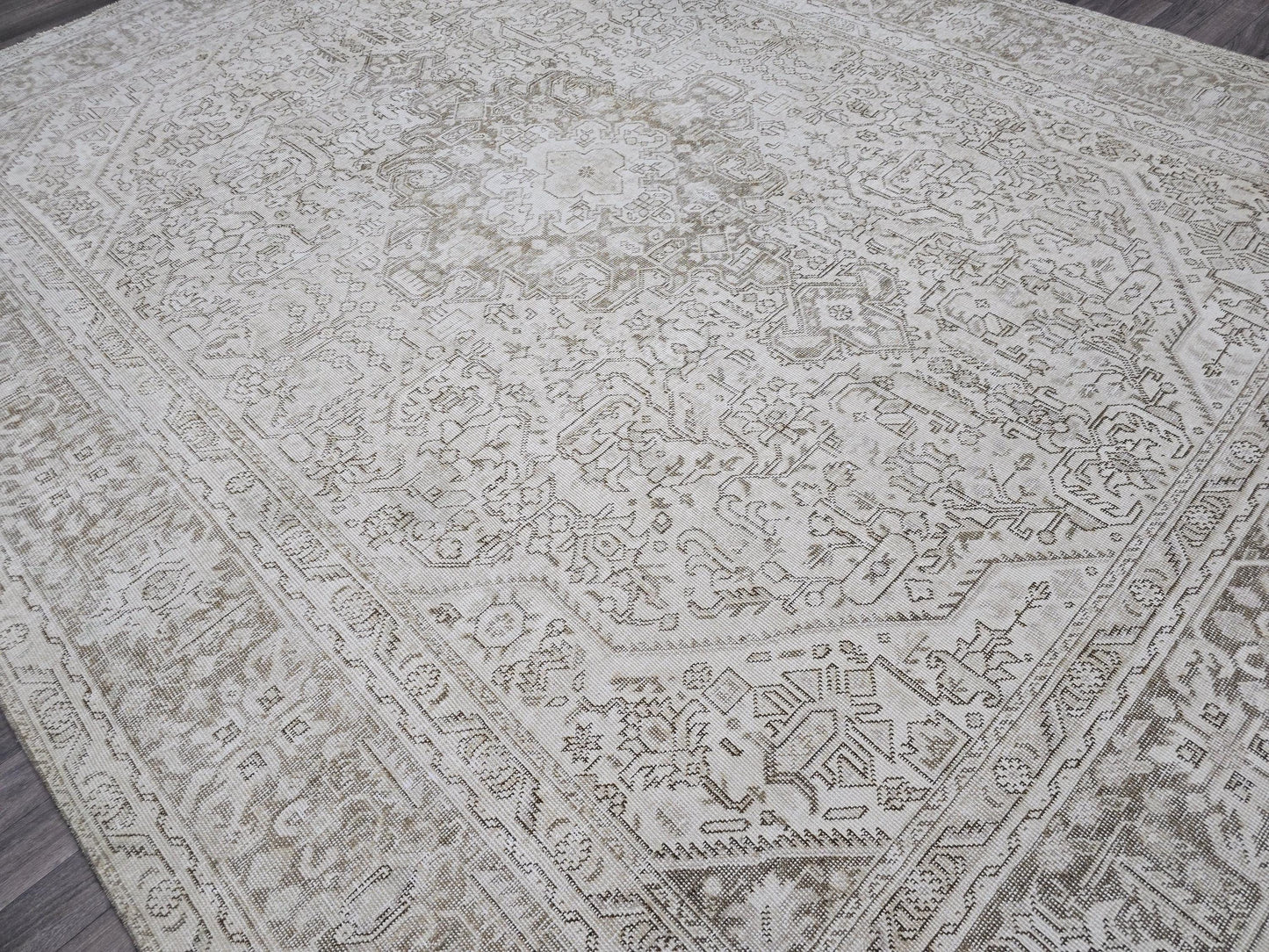 Oversize Neutral Heriz Rug 9x12: Hand-Knotted Wool, Beige Tan Geometric Carpet