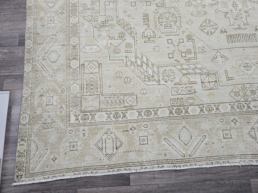 10x12 Handmade Wool Heriz Rug: Vintage Turkish Geometric Area Rug