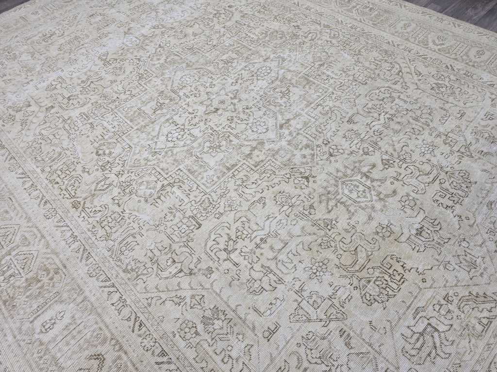 Vintage Turkish Oushak Rug: Hand-Knotted Wool, Muted Beige Medallion (9'4" x 12'3")