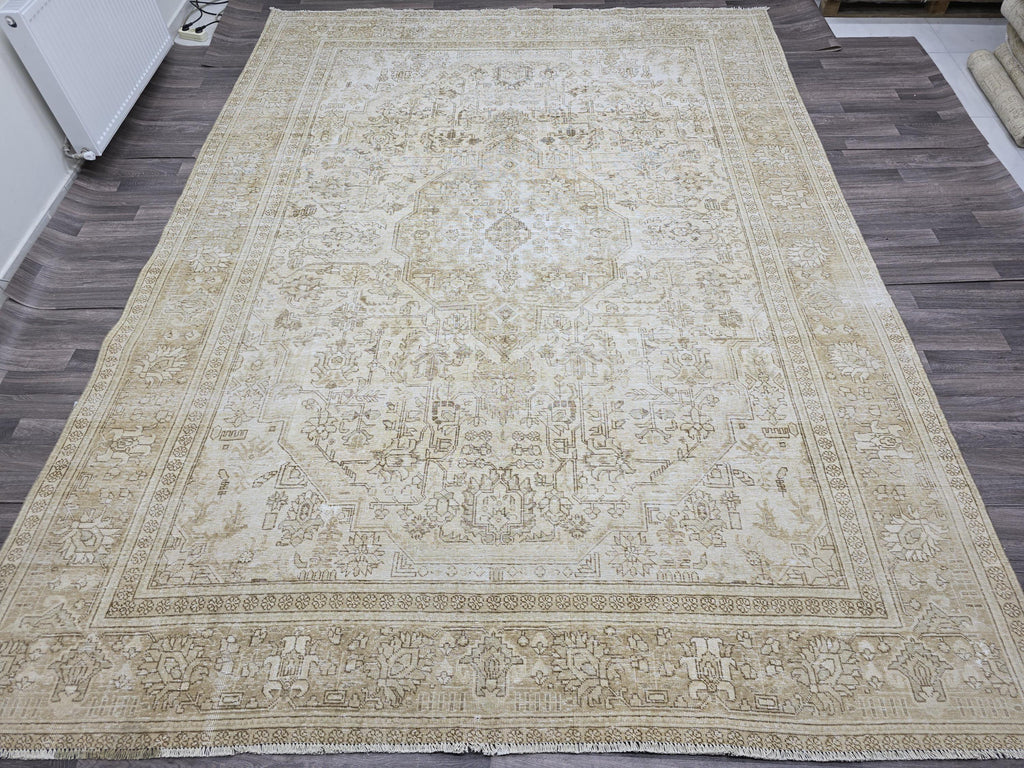 Large Vintage Handwoven Turkish Rug: 9'4" x 12'5" Beige Wool Oushak Carpet