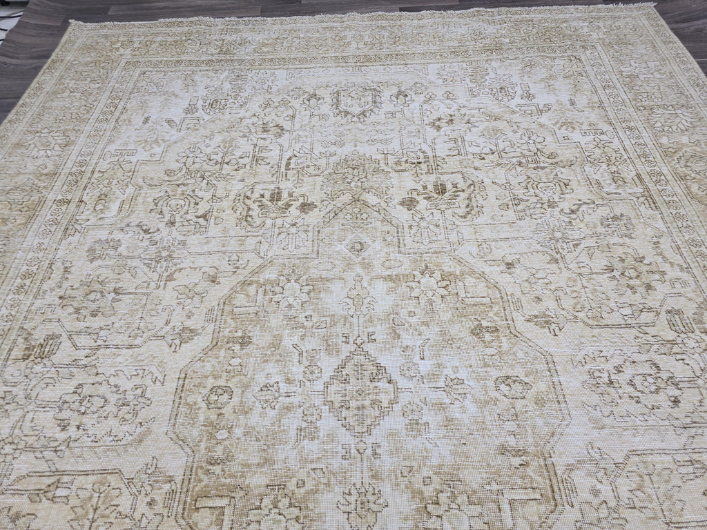 Large Vintage Handwoven Turkish Rug: 9'4" x 12'5" Beige Wool Oushak Carpet