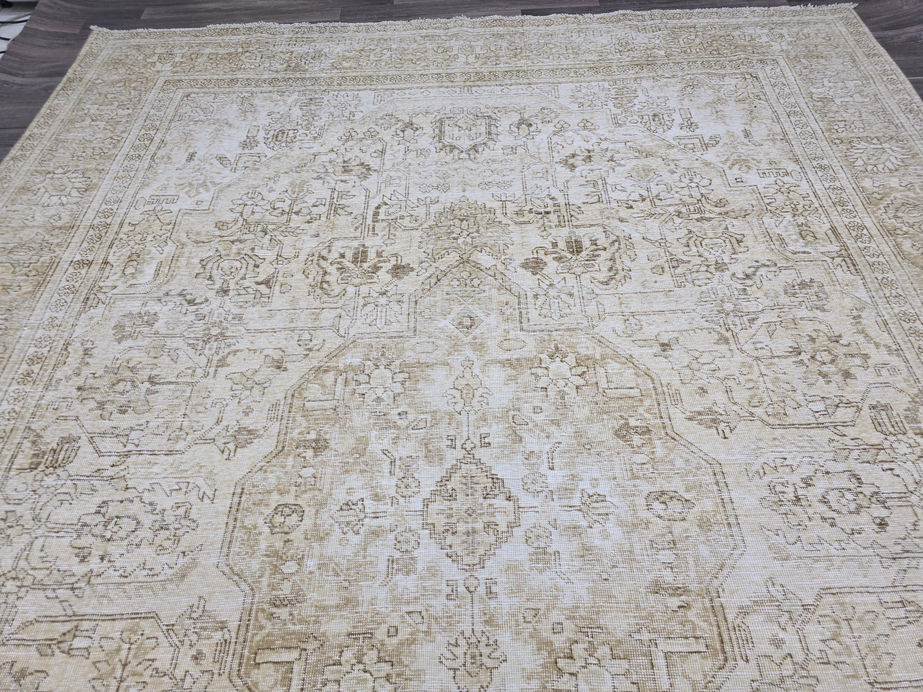 Large Vintage Handwoven Turkish Rug: 9'4" x 12'5" Beige Wool Oushak Carpet