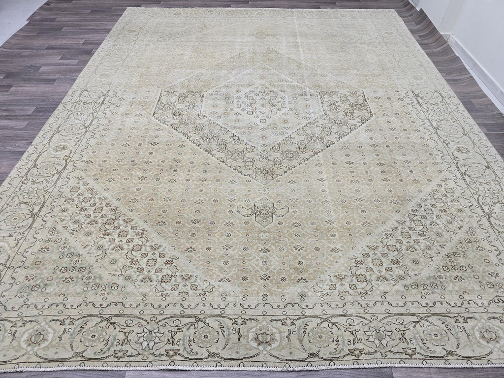 10x12 Heriz Rug: Neutral Vintage Wool Area Rug