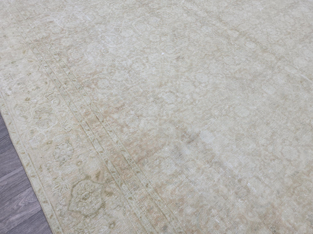 Large Cream Beige Oushak Rug: Vintage Style Turkish Carpet (8.90x12.90 ft)