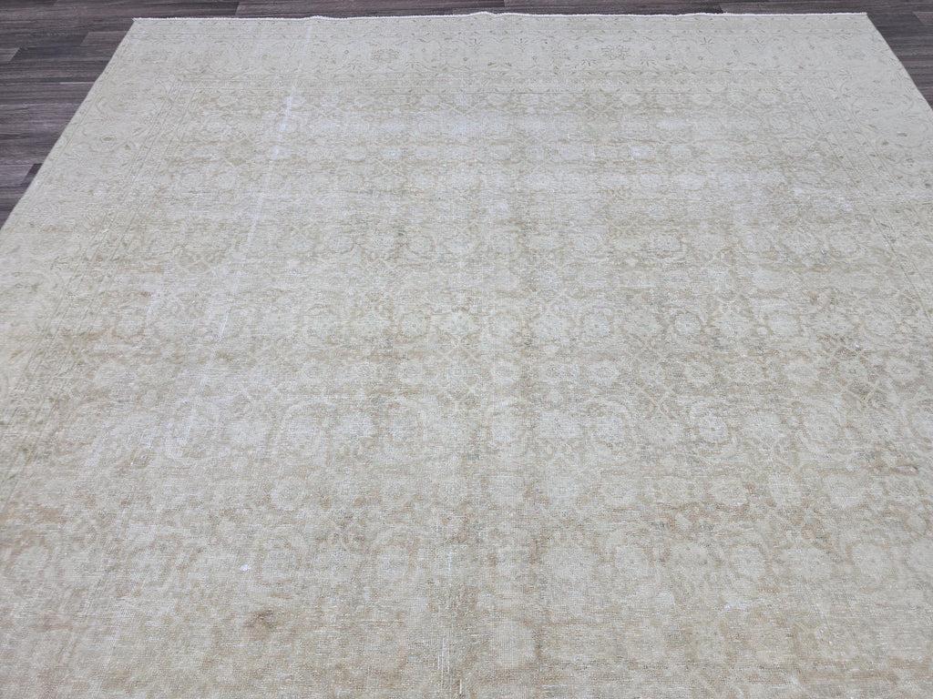 Large Cream Beige Oushak Rug: Vintage Style Turkish Carpet (8.90x12.90 ft)