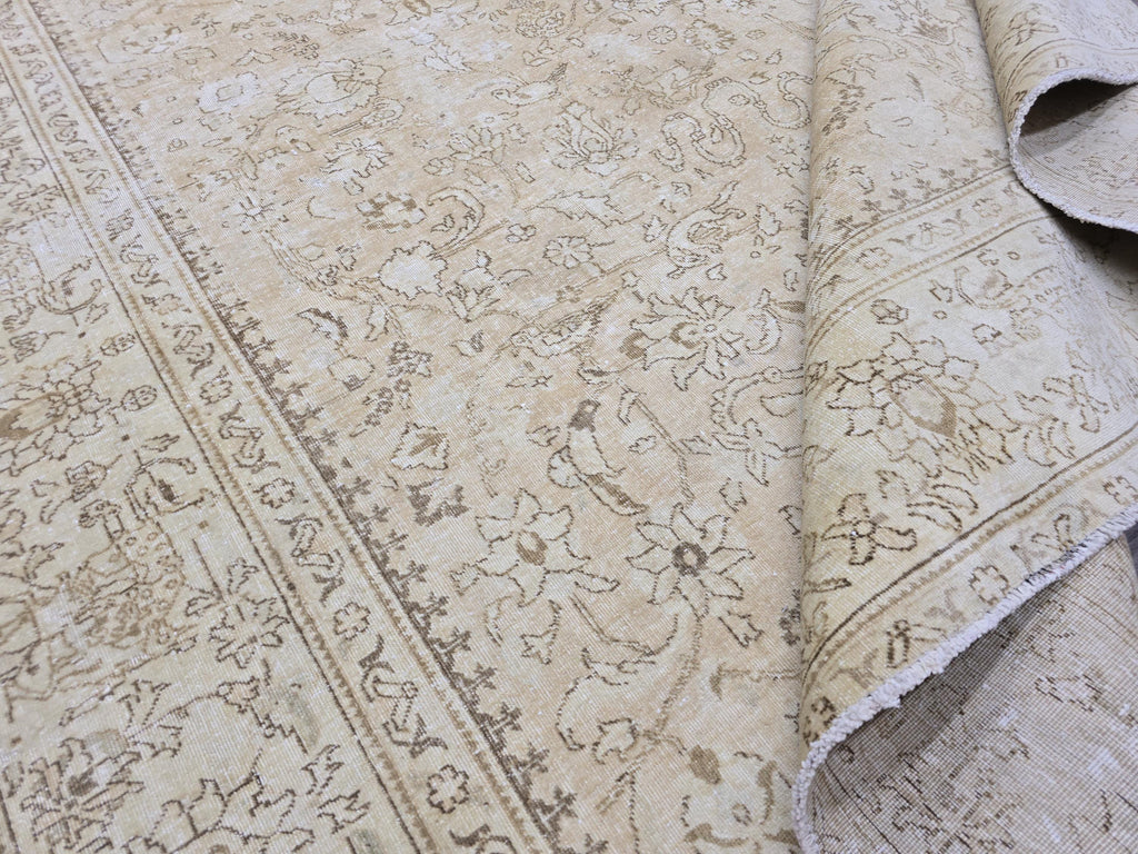 Oversize Oushak Rug: 9.70x12.25 ft, Hand-Knotted Wool, Neutral Farmhouse Decor