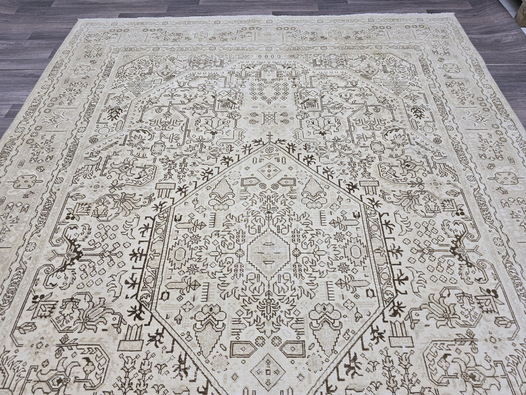 Hand Knotted Wool Rug (8x11 ft): Vintage Heriz Geometric Design