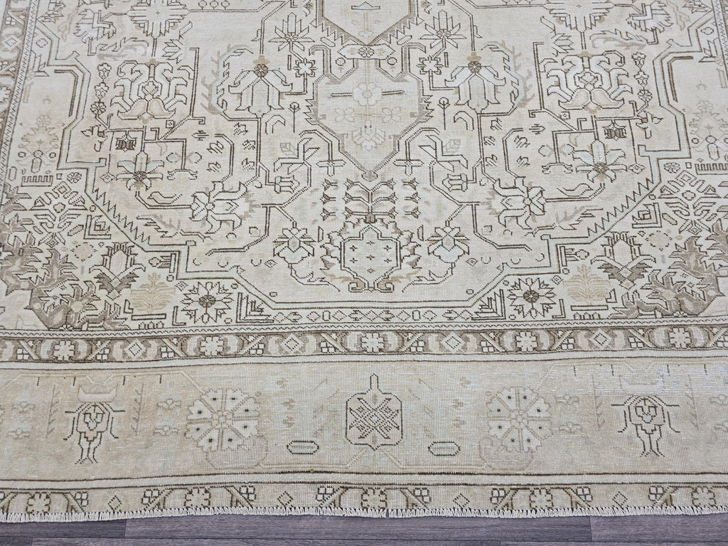 Large Vintage Turkish Oushak Rug: Handwoven Wool, Beige Geometric Medallion (9.7 x 12.25 ft)