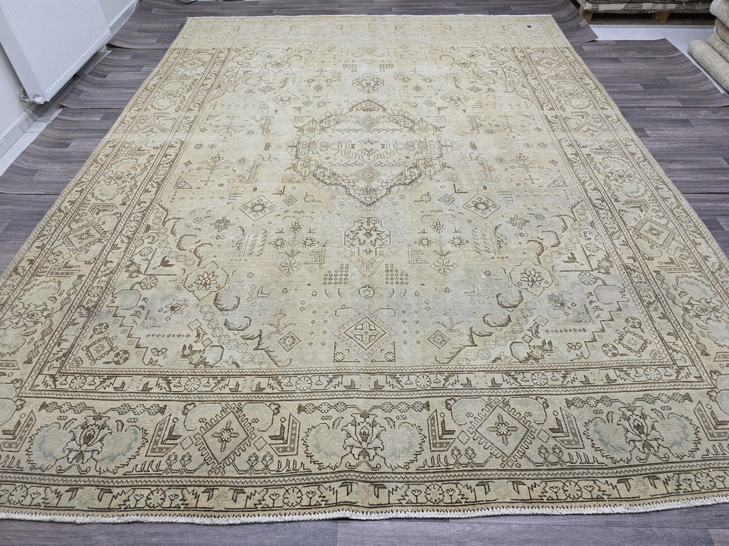 Vintage Oushak Rug: Large Neutral Beige Turkish Area Rug (9'7" x 12'5")