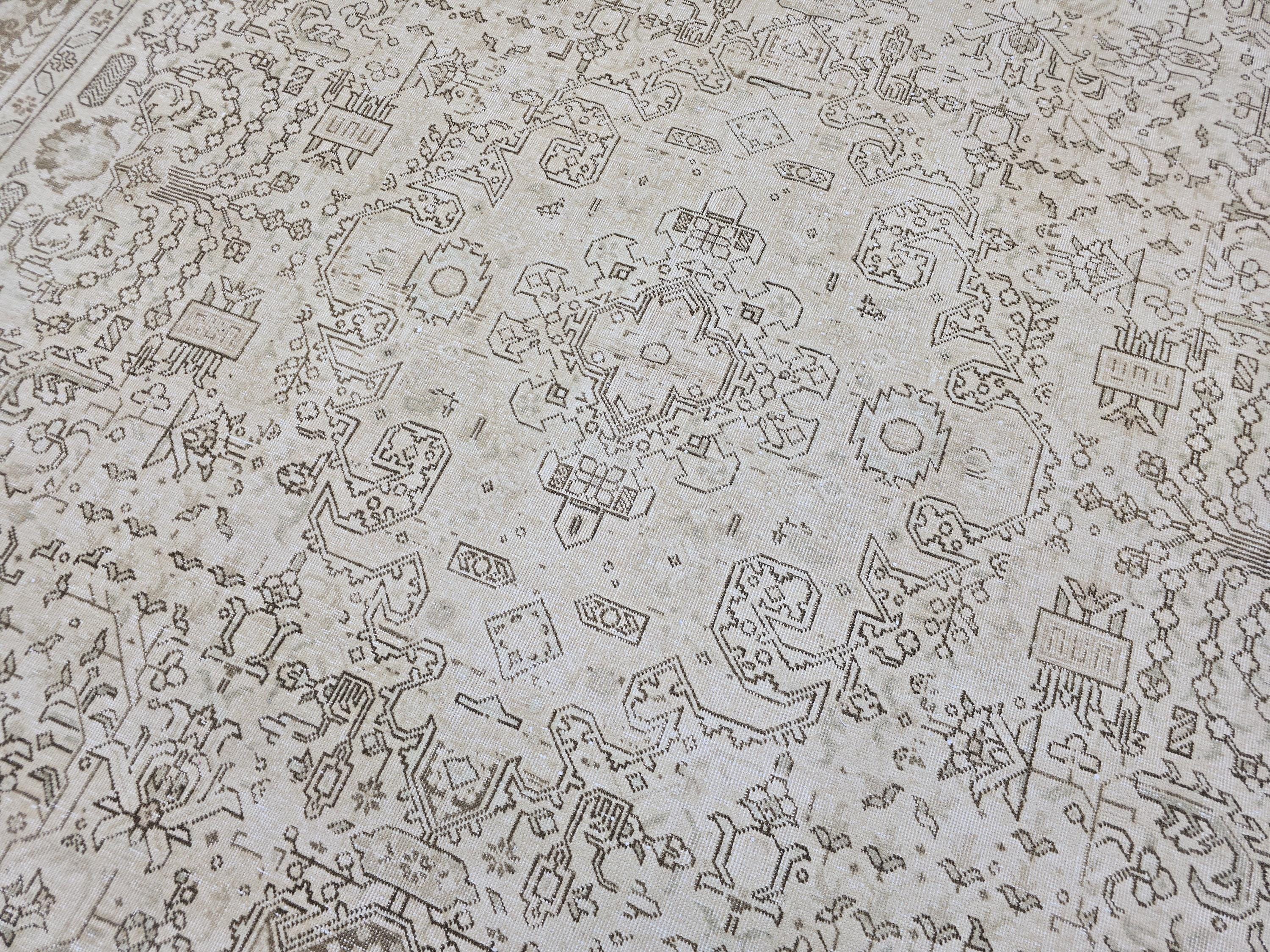 Large Vintage Turkish Oushak Rug: Handwoven Wool, Neutral Cream (9.3x12.4 ft)