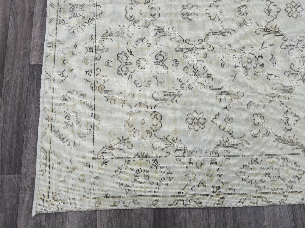 Vintage Turkish Oushak Rug 5x8: Handwoven Cream Floral Medallion