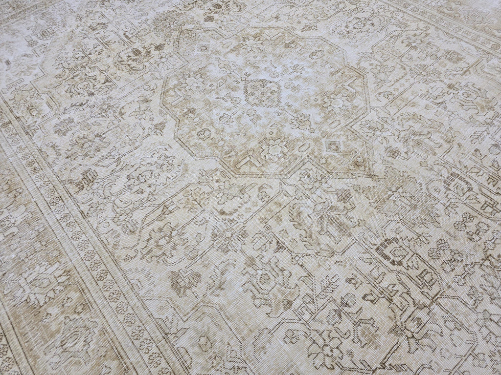 Large Vintage Handwoven Turkish Rug: 9'4" x 12'5" Beige Wool Oushak Carpet