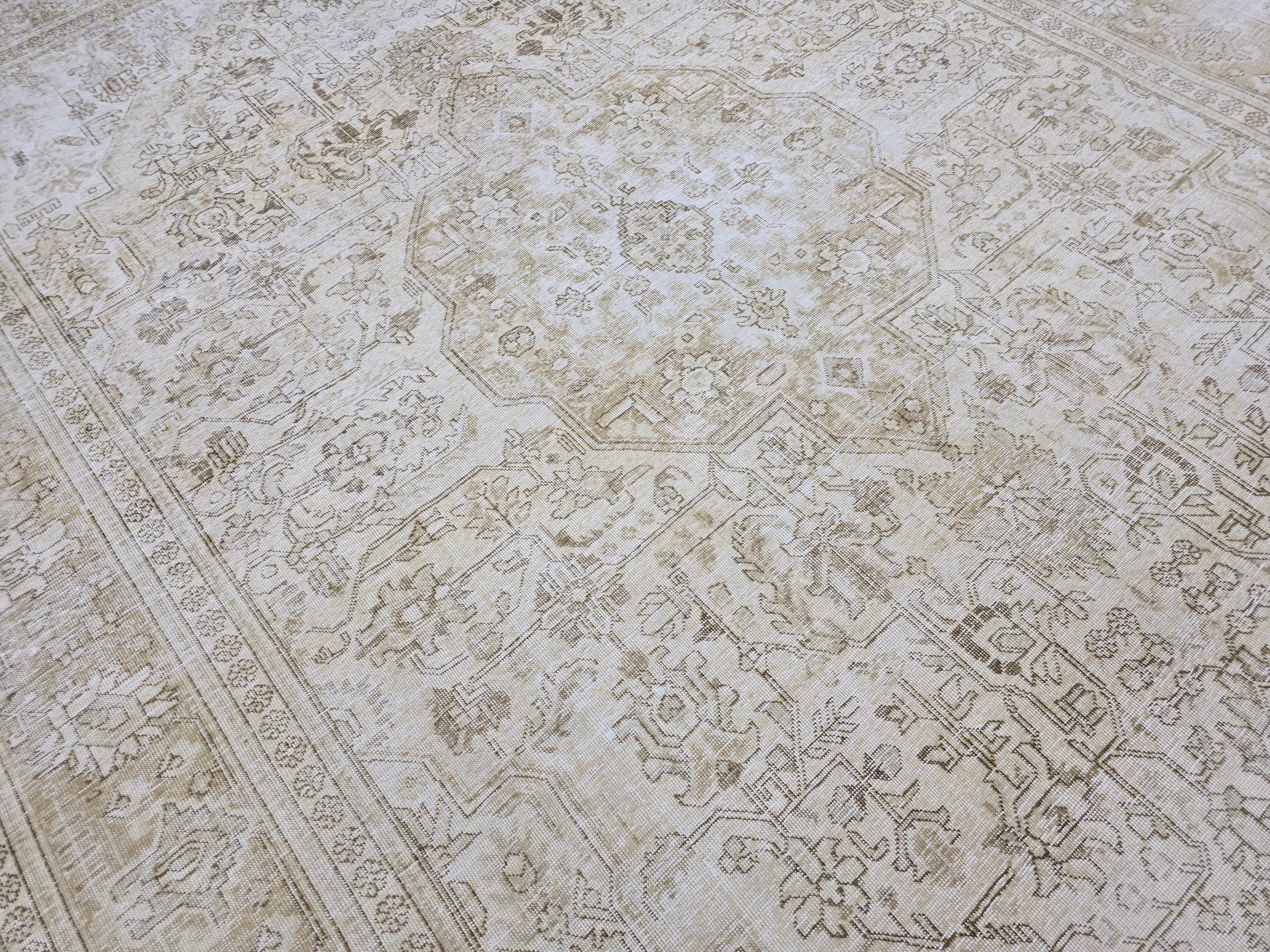 Large Vintage Handwoven Turkish Rug: 9'4" x 12'5" Beige Wool Oushak Carpet