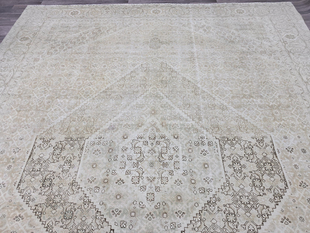 10x12 Heriz Rug: Neutral Vintage Wool Area Rug