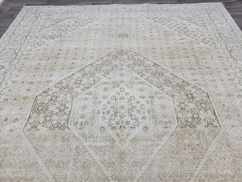 10x12 Heriz Rug: Neutral Vintage Wool Area Rug