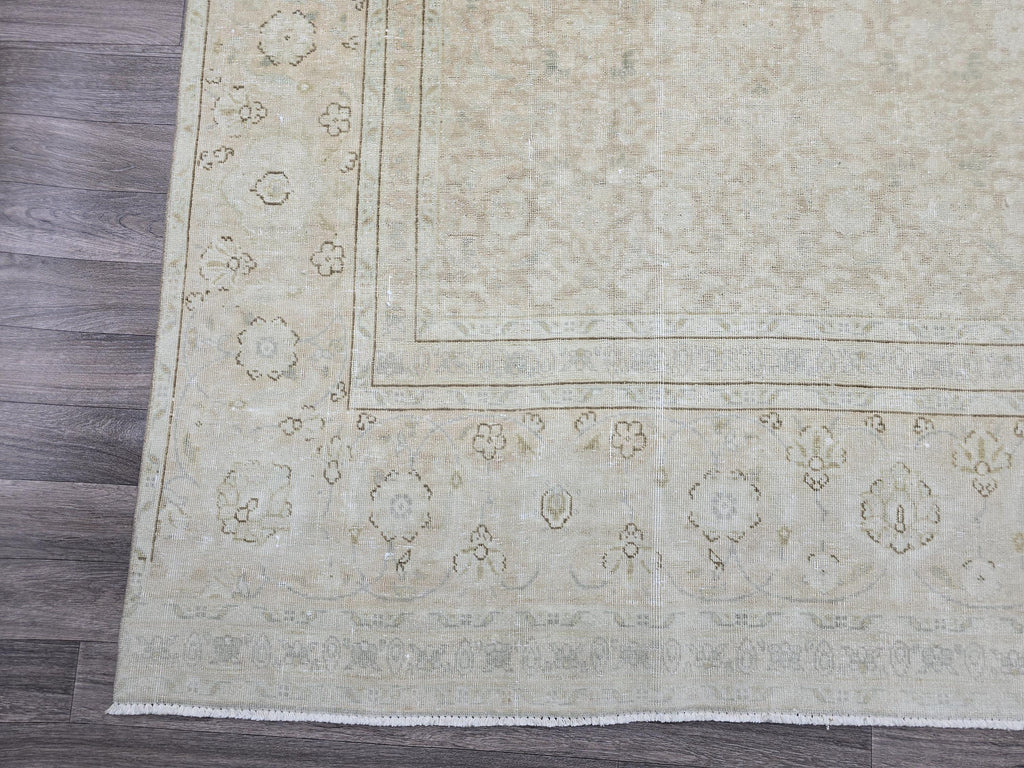 Large Cream Beige Oushak Rug: Vintage Style Turkish Carpet (8.90x12.90 ft)