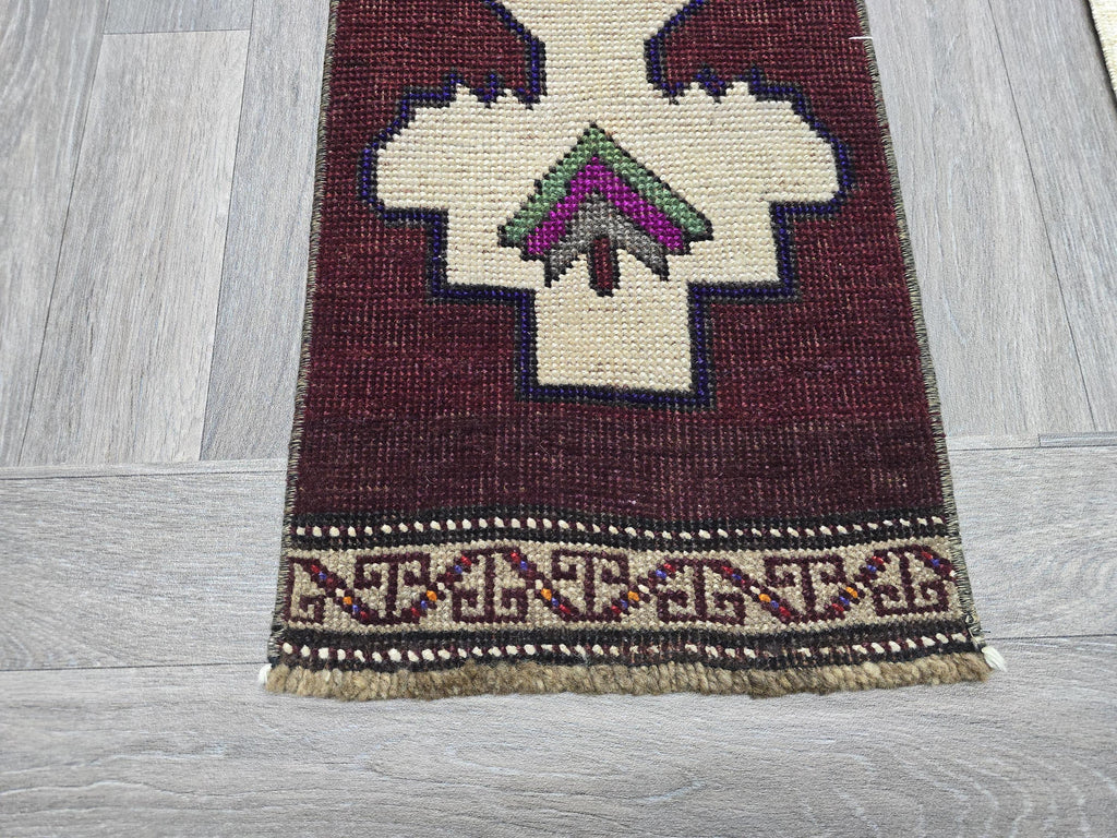 Vintage Turkish Oushak Wool Mat: Handwoven Tribal Bath Rug (1.2x3.9ft)