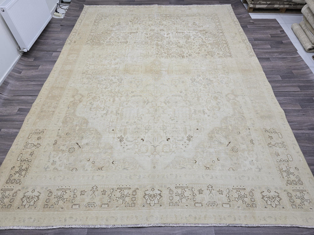 Vintage Neutral Oushak Rug: Handmade Turkish Area Carpet (9.45x12.85 ft)