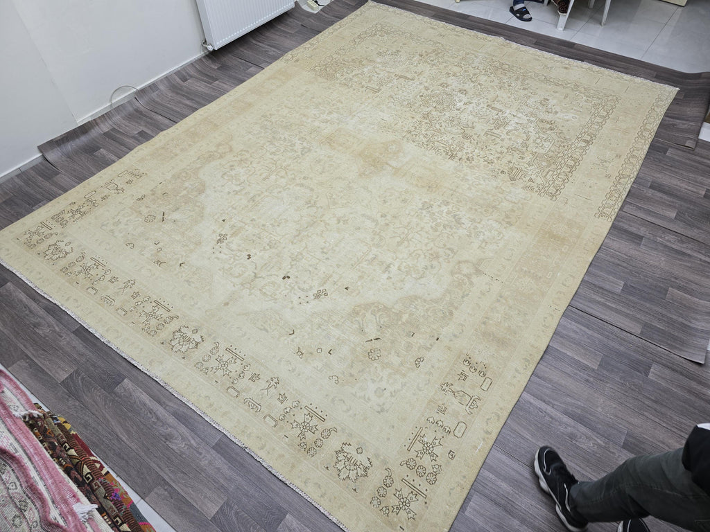 Vintage Neutral Oushak Rug: Handmade Turkish Area Carpet (9.45x12.85 ft)