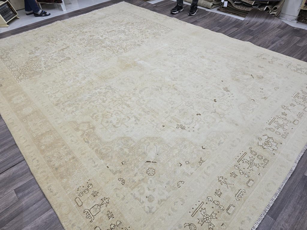 Vintage Neutral Oushak Rug: Handmade Turkish Area Carpet (9.45x12.85 ft)