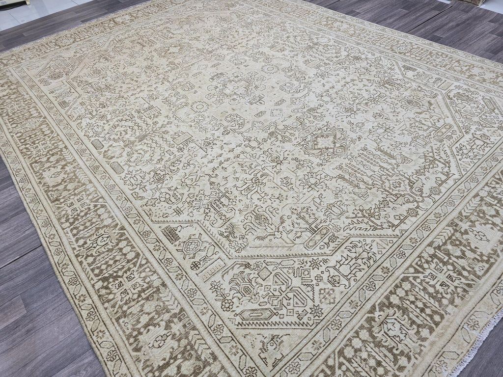Large Vintage Turkish Oushak Rug: Handwoven Wool, Neutral Cream (9.3x12.4 ft)