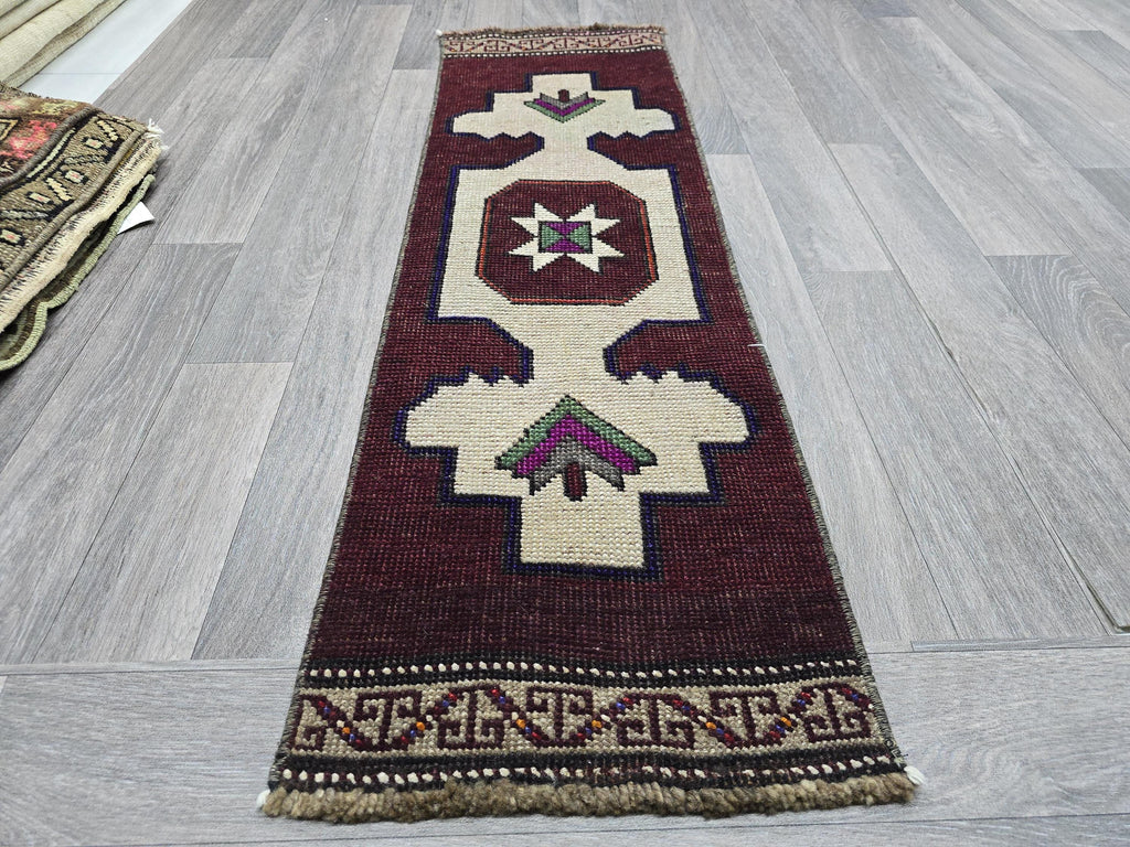 Vintage Turkish Oushak Wool Mat: Handwoven Tribal Bath Rug (1.2x3.9ft)
