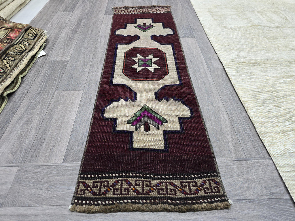 Vintage Turkish Oushak Wool Mat: Handwoven Tribal Bath Rug (1.2x3.9ft)