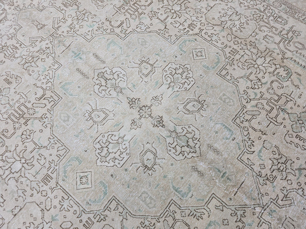 Large Neutral Turkish Wool Rug: Hand-Knotted Vintage Heriz (9.35x12.60 ft)