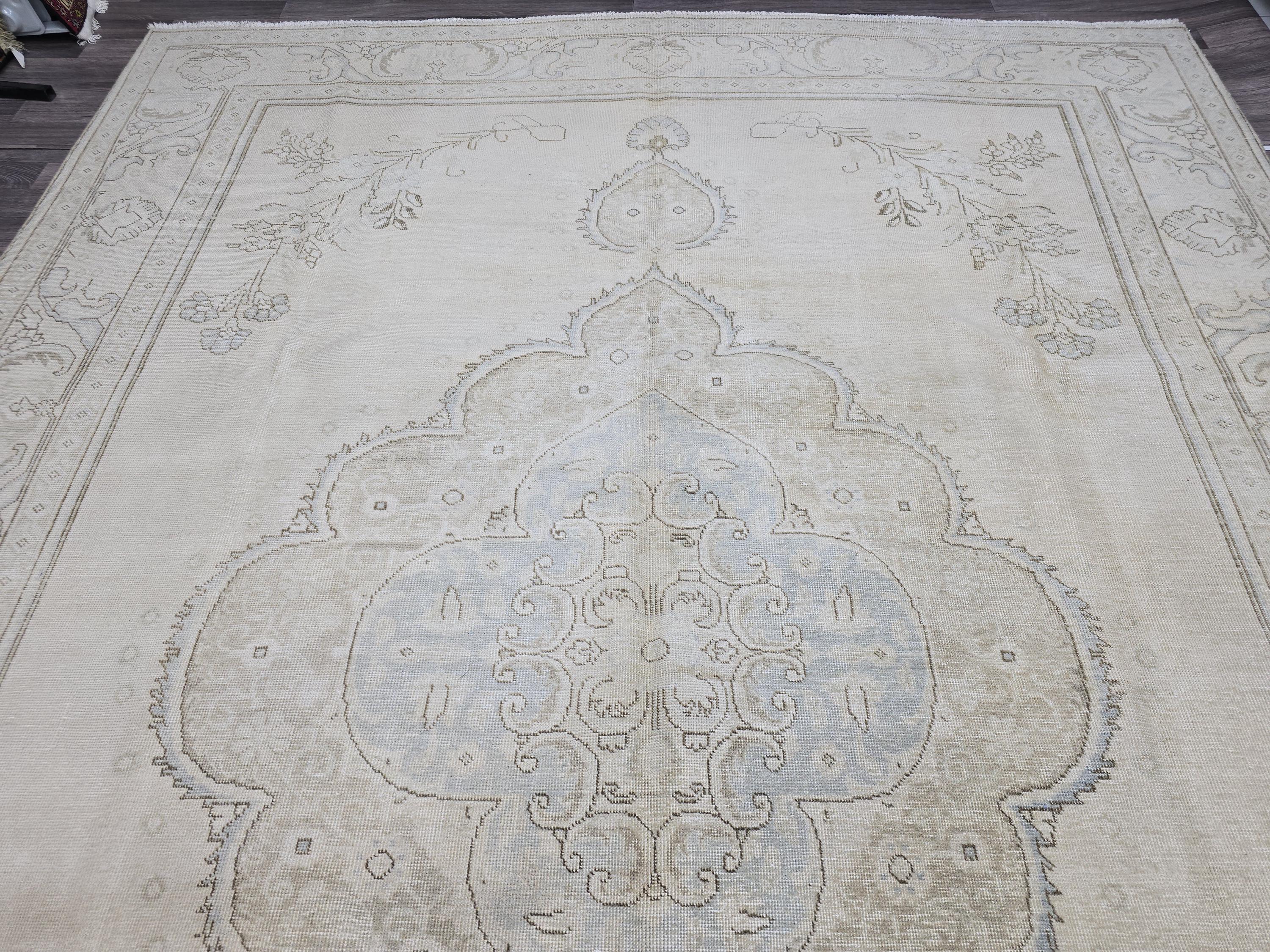 Vintage Handwoven Wool Persian Rug 9x12: Cream Floral Medallion