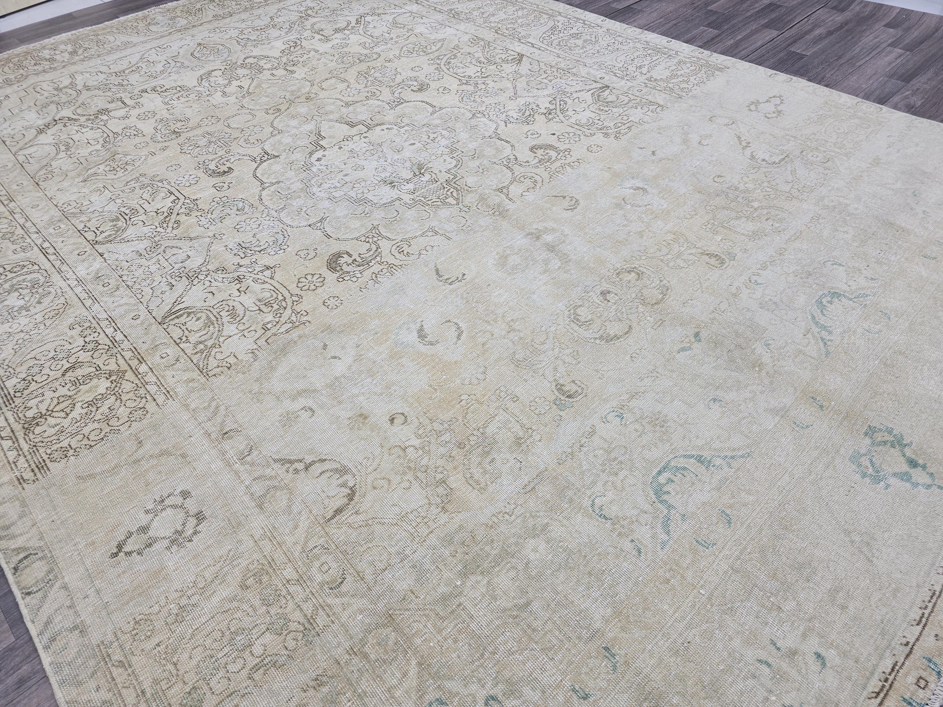 Oversize 10x13 Hand-Knotted Wool Oushak Rug: Vintage Turkish Carpet