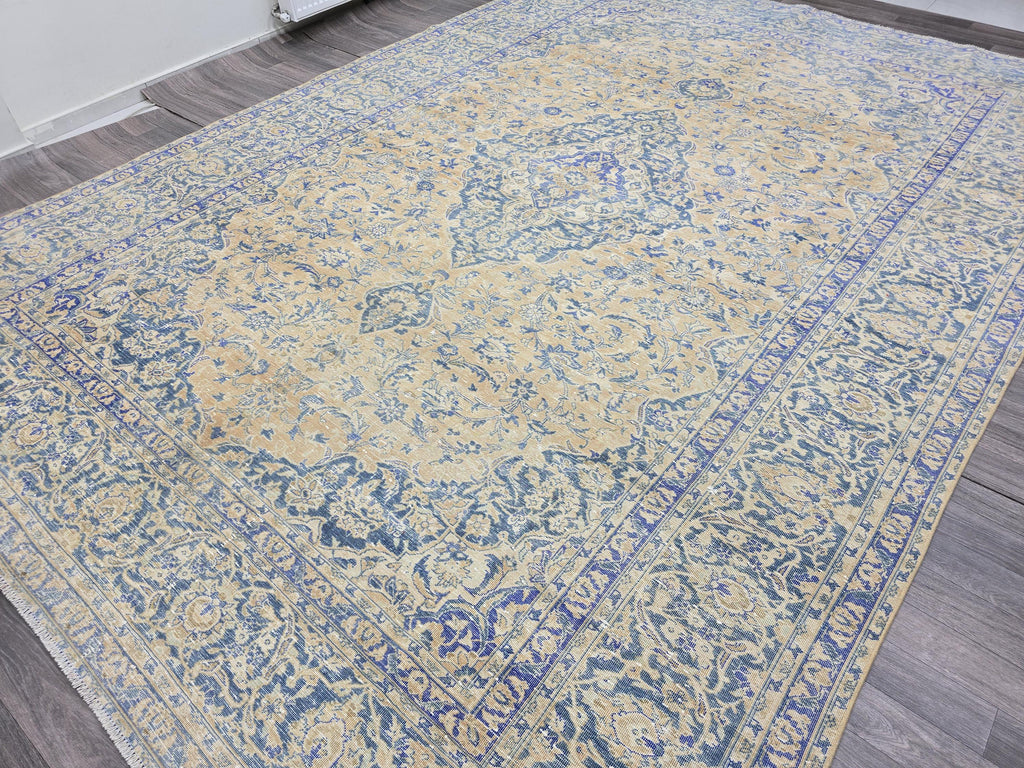 Vintage Handwoven Persian Keshan Rug: Cream & Blue Wool Carpet (9.2x12.9 ft)