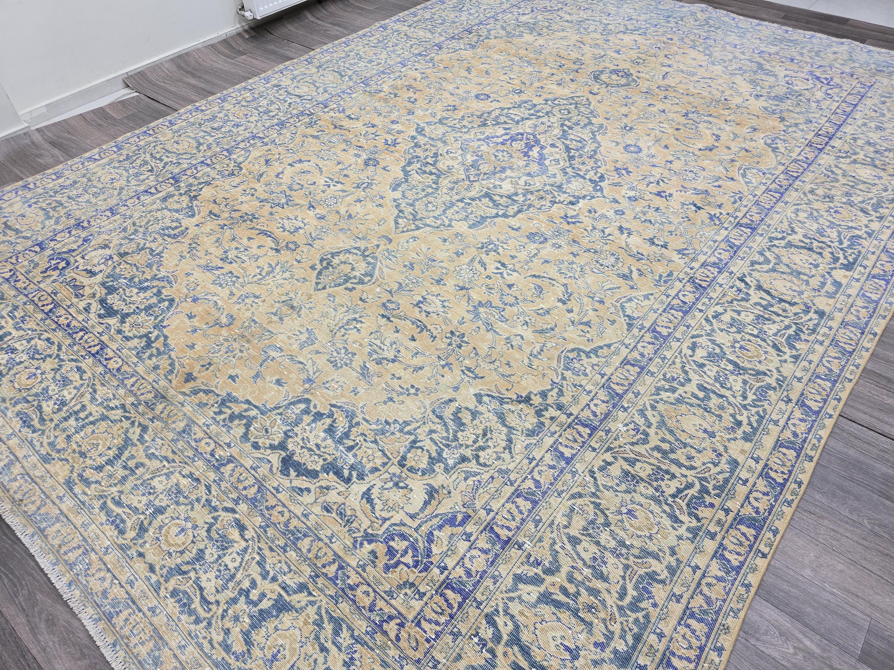 Vintage Handwoven Anatolian Keshan Rug: Cream & Blue Wool Carpet (9.2x12.9 ft)