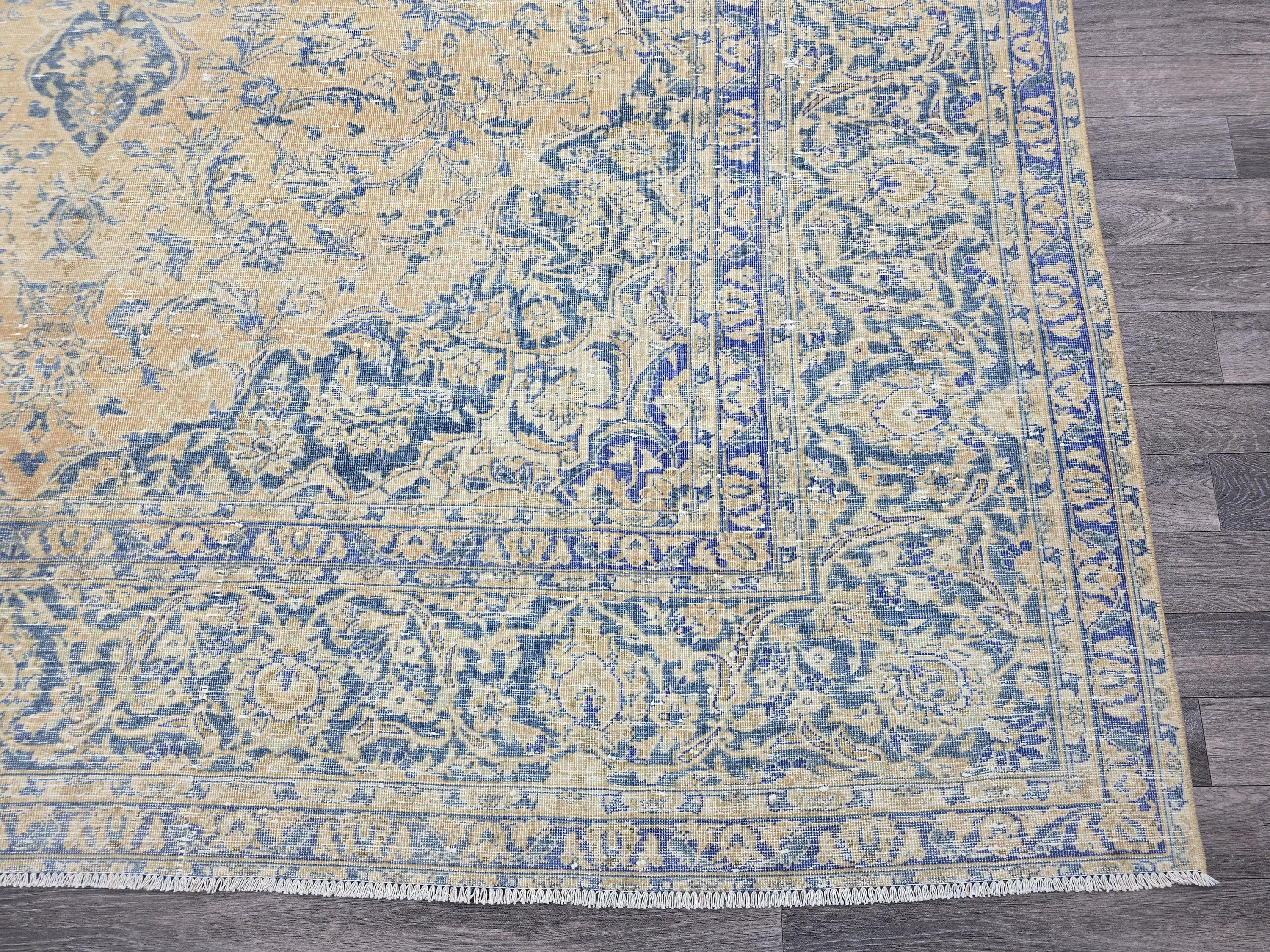 Vintage Handwoven Persian Keshan Rug: Cream & Blue Wool Carpet (9.2x12.9 ft)